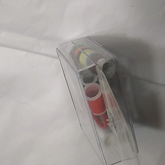 Mini Sewing Kit, perfect for travel - Picture 4 of 4